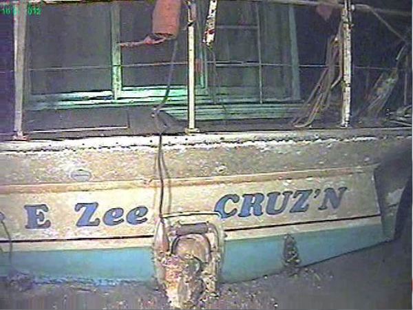 E Zee CRUZ'N House Boat